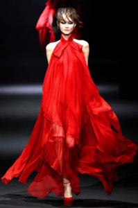Красное платье John Galliano