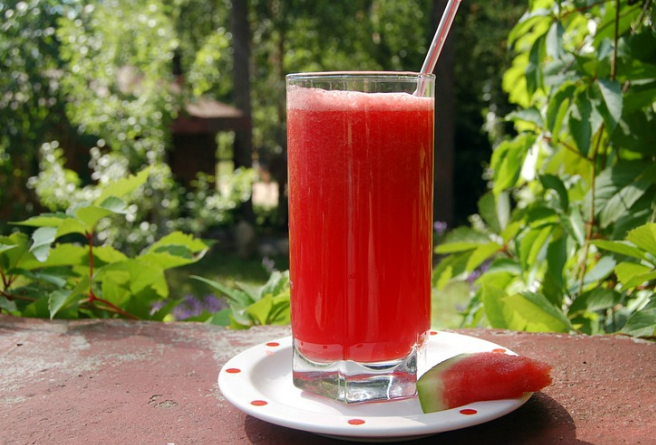 Освежающий арбузный коктейль. Рецепт летнего напитка