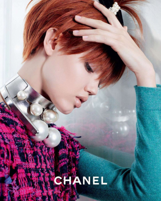 Саша Лусс и Линдси Уиксон в рекламной кампании Chanel весна лето 2014