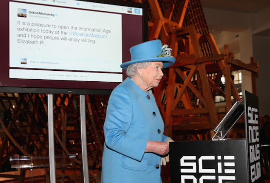 Первый твит королевы Елизаветы II