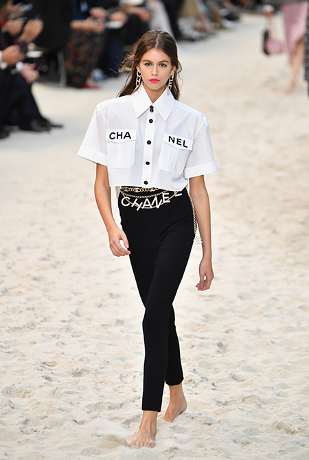Кайя Гербер на показе Chanel весна-лето 2019