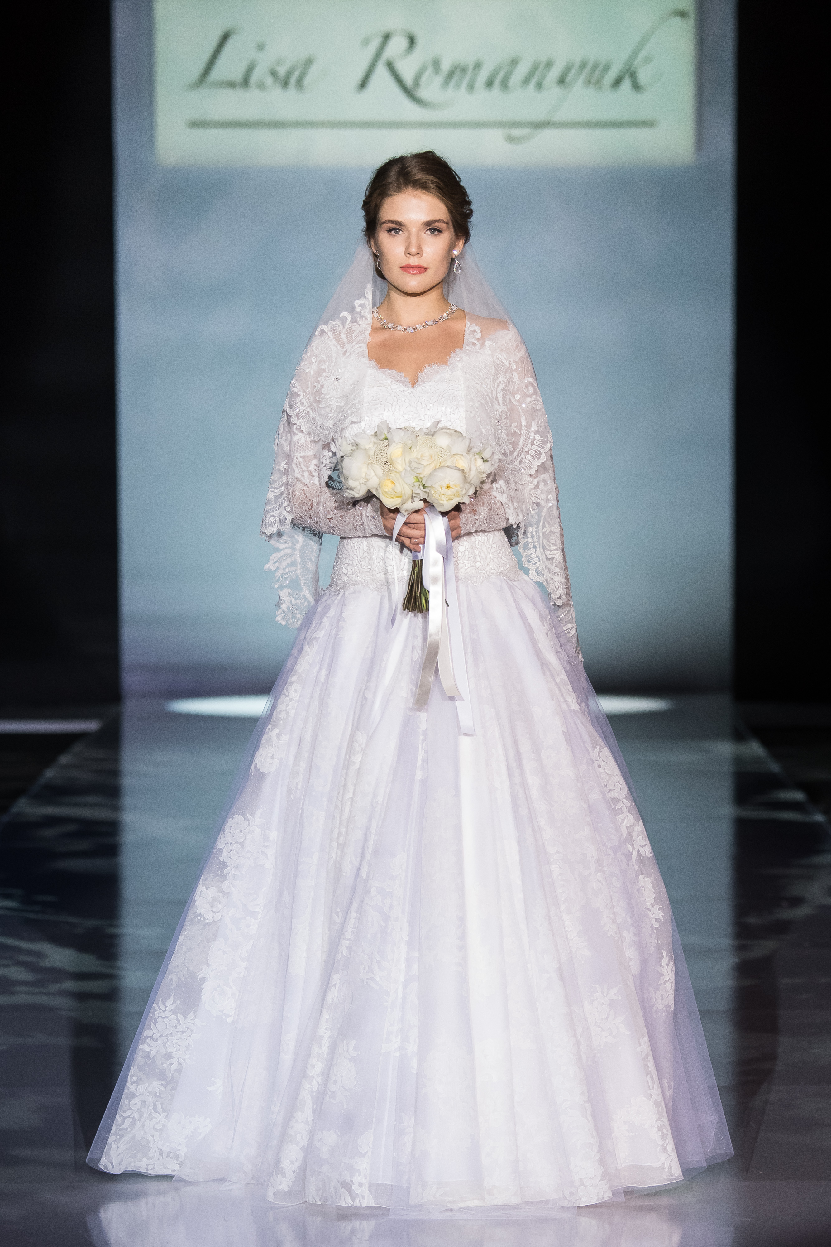 платье невесты Лиза Романюк коллекцию prêt-`a- porte сезона осень-зима 2018