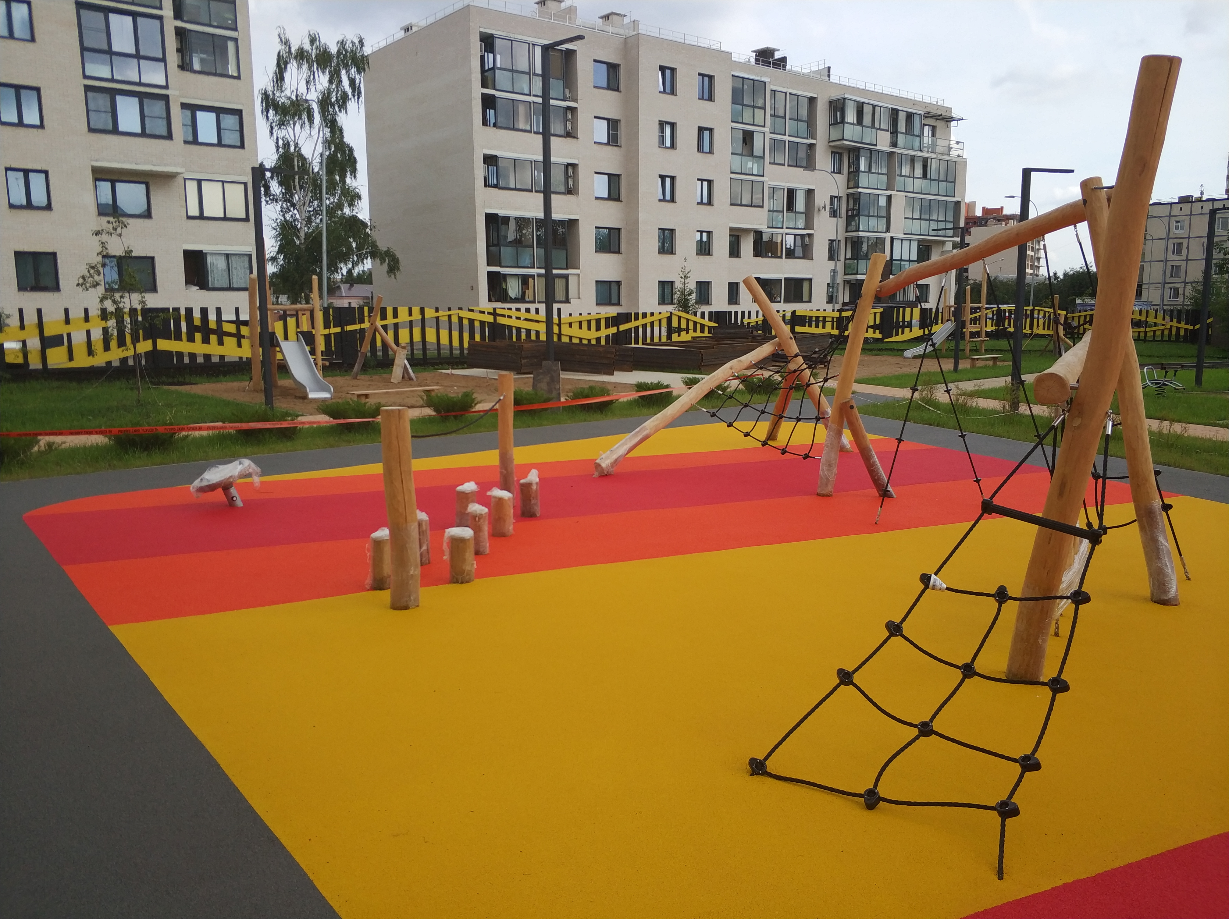 Безопасность и комфорт детей на детских площадках с резиновым покрытием