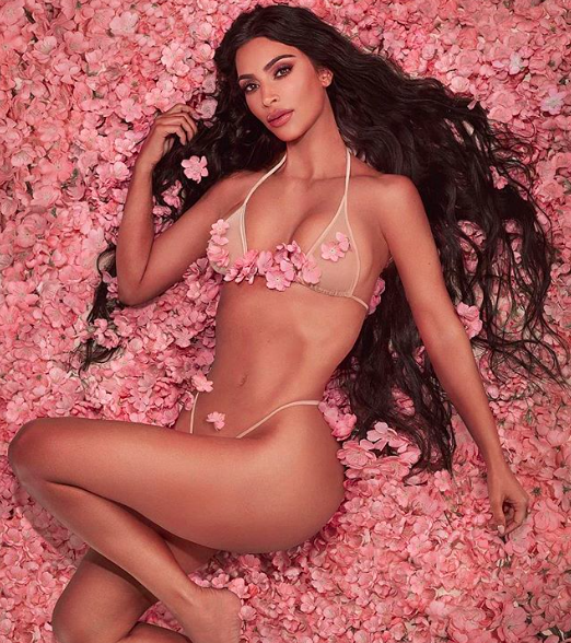 Ким Кардашьян представила коллекцию макияжа “Cherry Blossom”